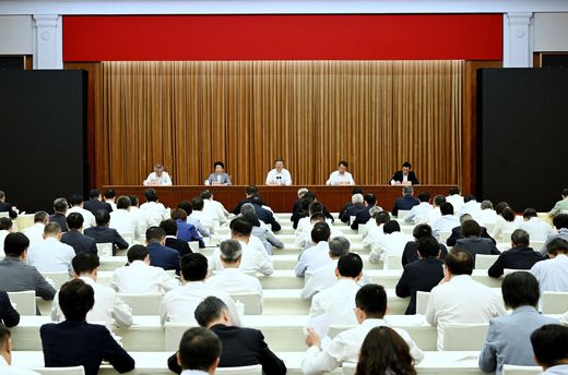 上海市深入贯彻中央八项规定精神学习教育警示教育会举行